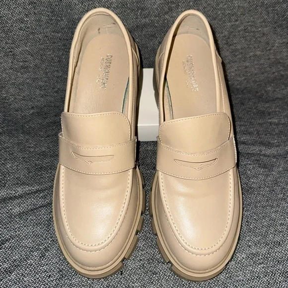 CUSHIONAIRE Women's Slip-on Lug Sole Loafer - Picture 4 of 5